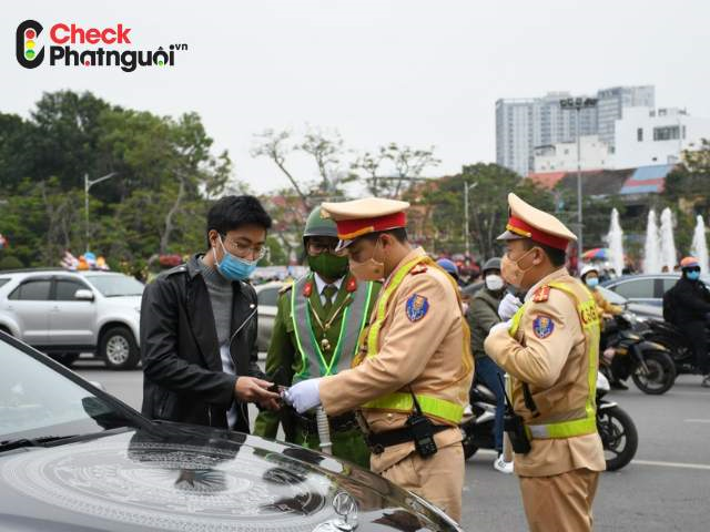 kiểm tra phạt nguội ô tô tại Vĩnh Long 